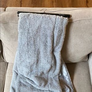 New throw never used